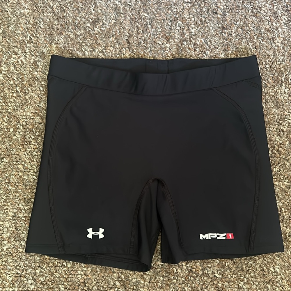 Women’s Under Armour black MPZ padded compression softball shorts size medium